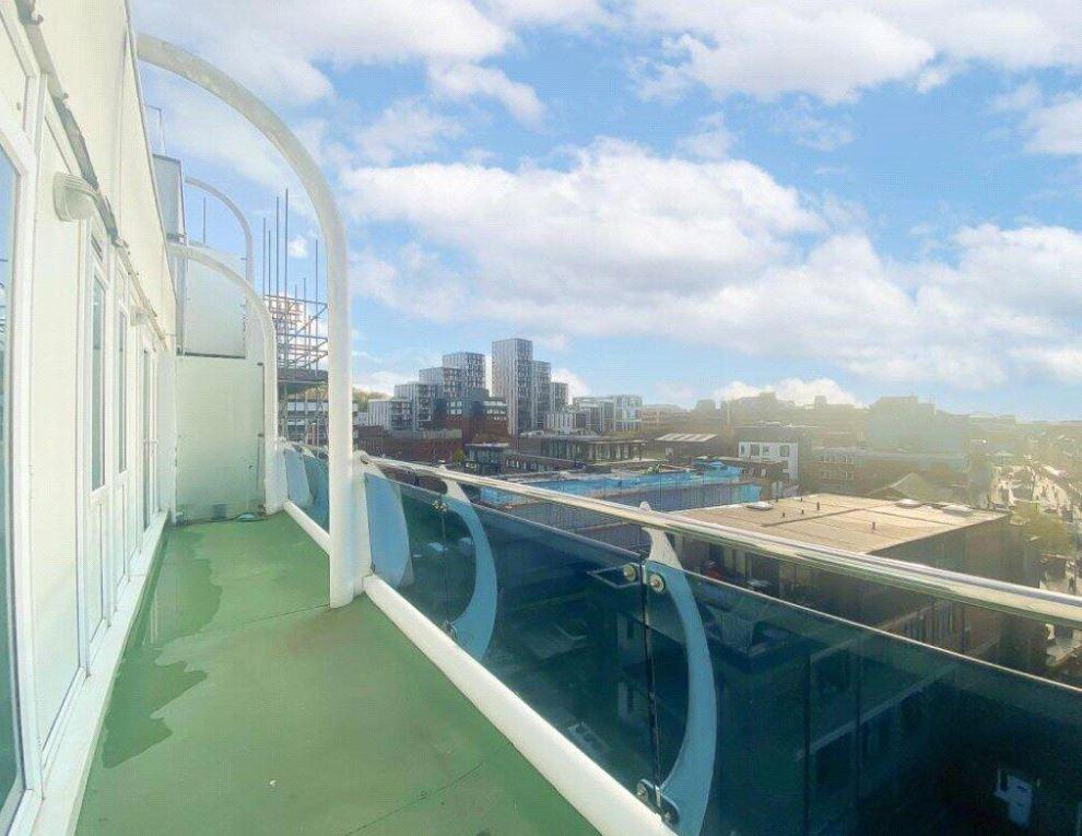 Stunning Two Double Bedroom Flat Located within H