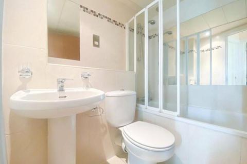 2 bedroom flat to rent, Platinum House, Lyon Road, Harrow, HA1