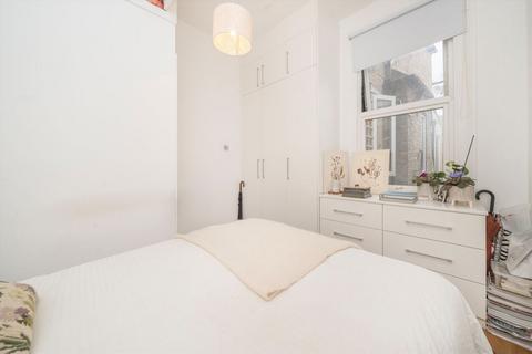 2 bedroom flat to rent, Cranbrook Road, London W4