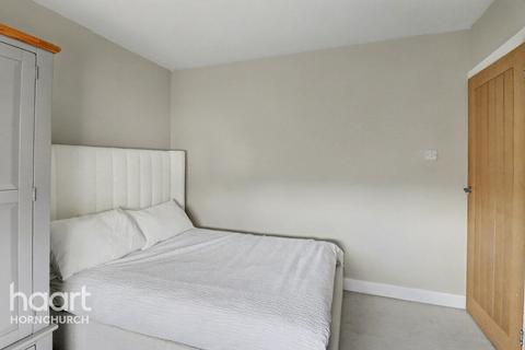 32 Shirley Gardens, Hornchurch, RM12 4NH