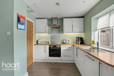 Shirley Gardens, Hornchurch