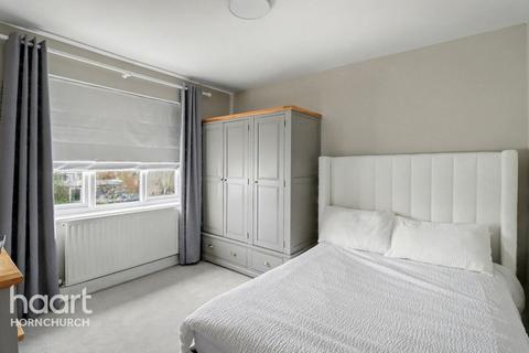 3 bedroom terraced house for sale, Shirley Gardens, Hornchurch