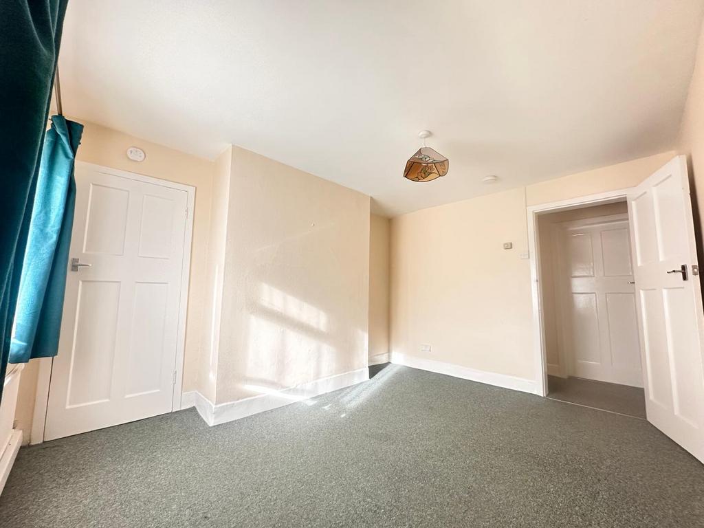 Two Bedroom Maisonette with Private Garden
