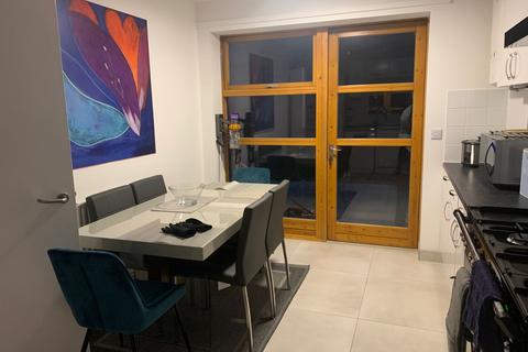 1 bedroom in a house share to rent, Denmark Place, London E3
