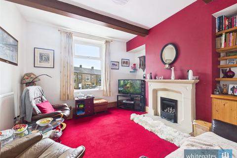 4 bedroom terraced house for sale, John Street, Denholme, Bradford, West Yorkshire, BD13