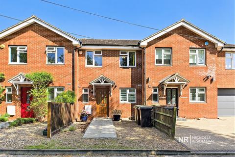 3 bedroom terraced house to rent, West Ewell KT19