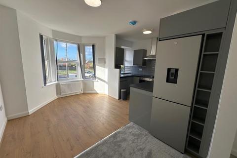 2 bedroom maisonette to rent, Cloverlea Road, Oldland Common