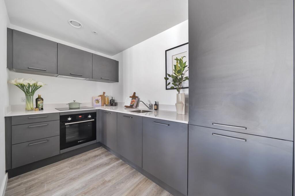 Call us to view this 1 Bed in SW2