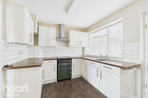 4 bedroom bungalow for sale, Almond Close, Saxilby