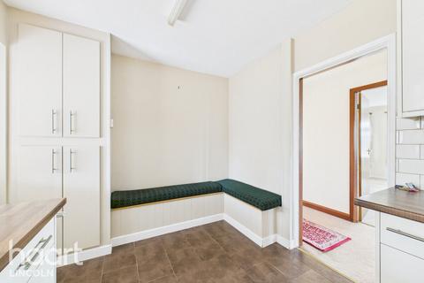 4 bedroom bungalow for sale, Almond Close, Saxilby