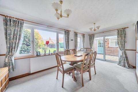 undefined, Cotmore Gardens,  Thame,  Oxfordshire,  OX9