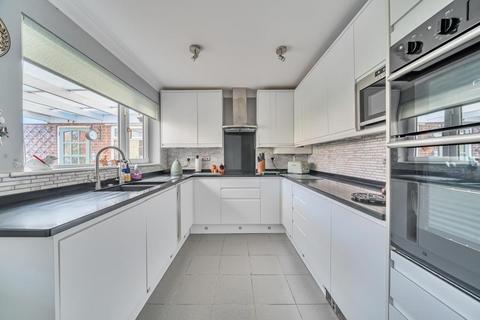 undefined, Cotmore Gardens,  Thame,  Oxfordshire,  OX9