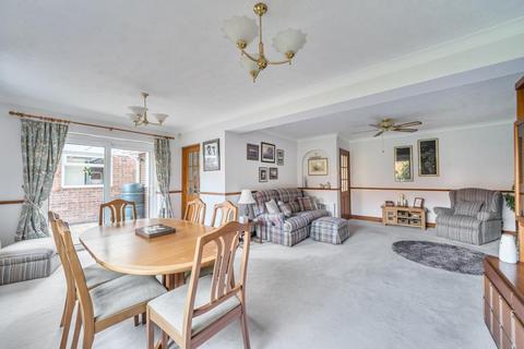 undefined, Cotmore Gardens,  Thame,  Oxfordshire,  OX9