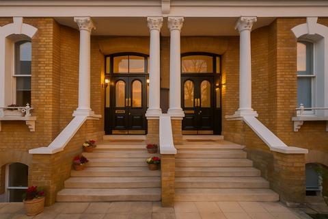 3 bedroom flat to rent, Grove Hall, West Grove, London, SE10