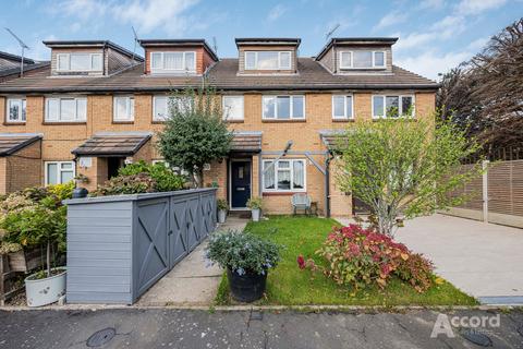 1 bedroom maisonette for sale, Columbine Way, Romford, RM3