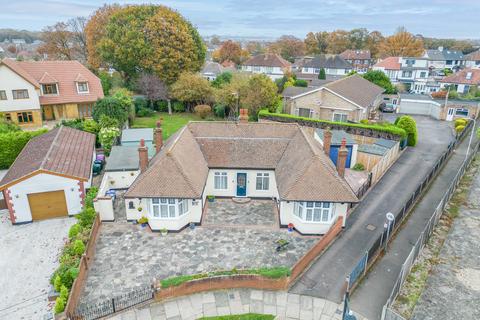 4 bedroom detached bungalow for sale, Broadlawn, Leigh-on-Sea