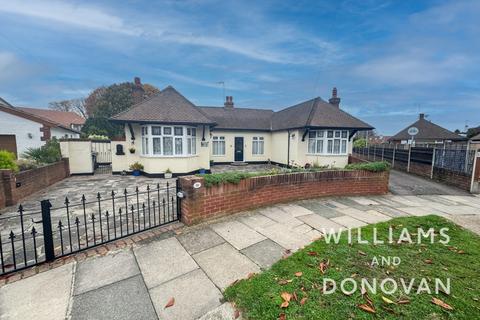 4 bedroom detached bungalow for sale, Broadlawn, Leigh-on-Sea