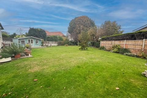 4 bedroom detached bungalow for sale, Broadlawn, Leigh-on-Sea