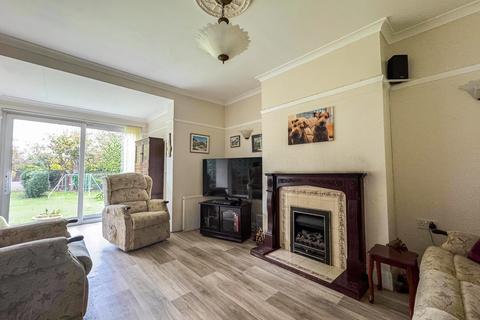 4 bedroom detached bungalow for sale, Broadlawn, Leigh-on-Sea
