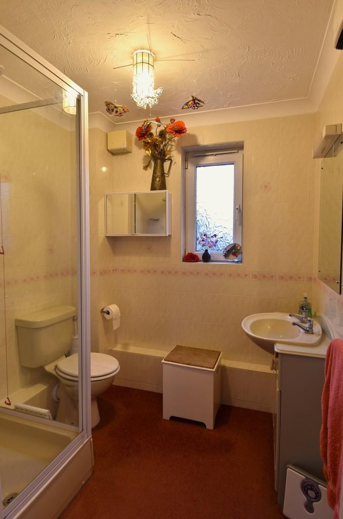 DSC 0948 l 2nd Shower Room