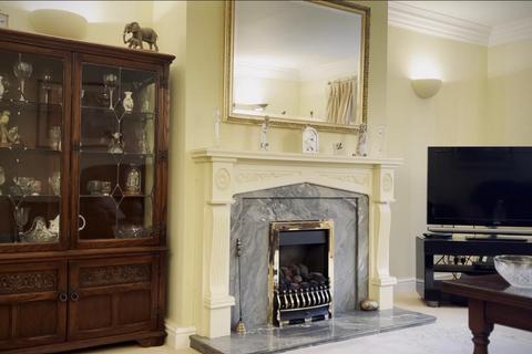 3 bedroom bungalow for sale, HEATHER Grove, Scunthorpe, DN16