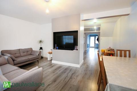 3 bedroom semi-detached house for sale, Huntingdon Close, Turnford
