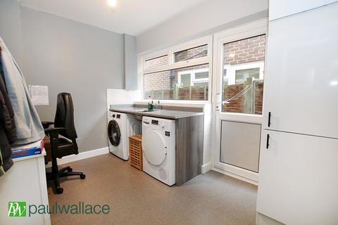 3 bedroom semi-detached house for sale, Huntingdon Close, Turnford