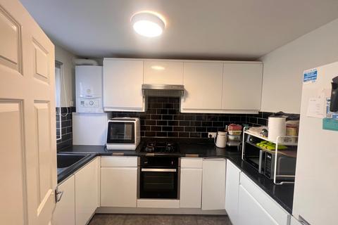 2 bedroom flat to rent, Garland Drive, Hounslow TW3