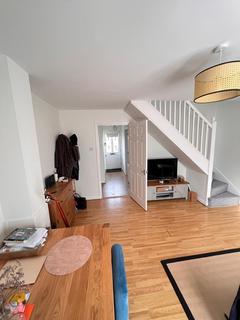 2 bedroom flat to rent, Garland Drive, Hounslow TW3
