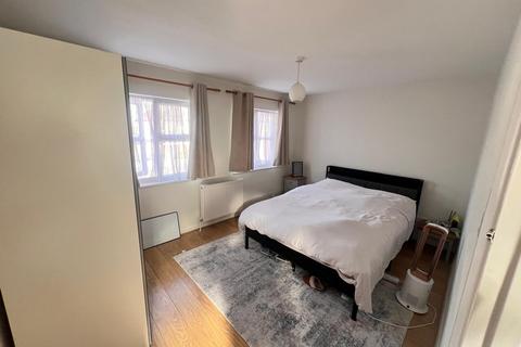 2 bedroom flat to rent, Garland Drive, Hounslow TW3
