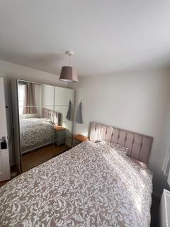 2 bedroom flat to rent, Garland Drive, Hounslow TW3