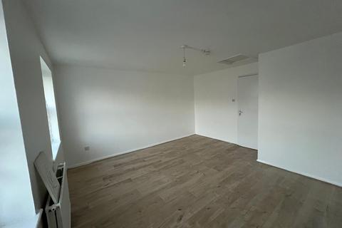 3 bedroom maisonette to rent, Edmeston Close, London E9