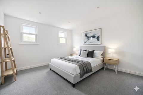 4 bedroom semi-detached house to rent, King Street, Reading RG7