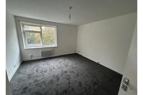 2 bedroom flat to rent, Chelsea Close, Willesden NW10