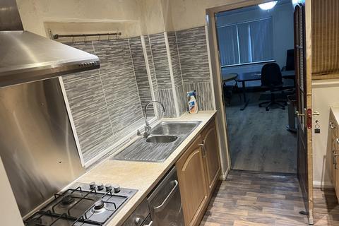 1 bedroom in a house share to rent, Cromer Road, Bury BL8