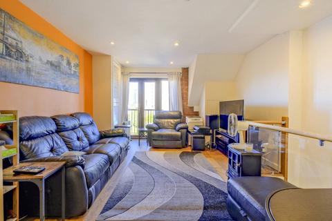 3 bedroom flat to rent, Vermeer Court, E14, Docklands, London, E14