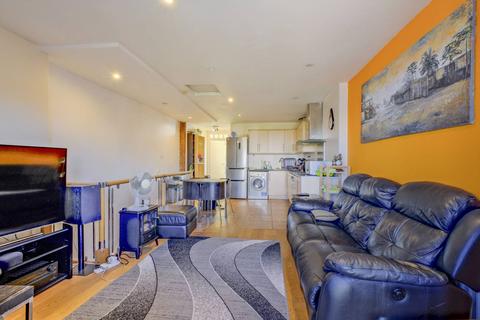 3 bedroom flat to rent, Vermeer Court, E14, Docklands, London, E14