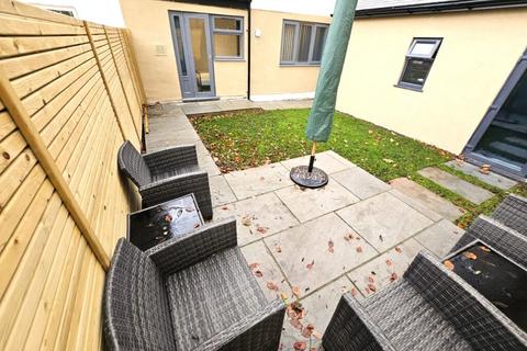 2 bedroom apartment to rent, The Rise, Kirkstall, Leeds, LS5 3EP