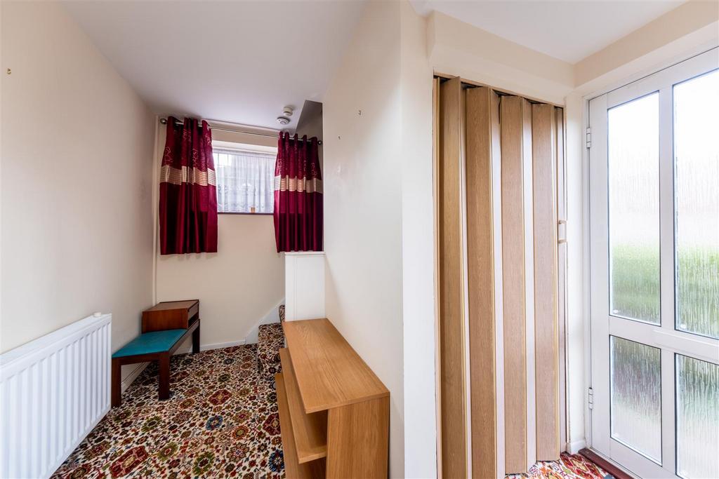 3 Chestnut Close-010.jpg
