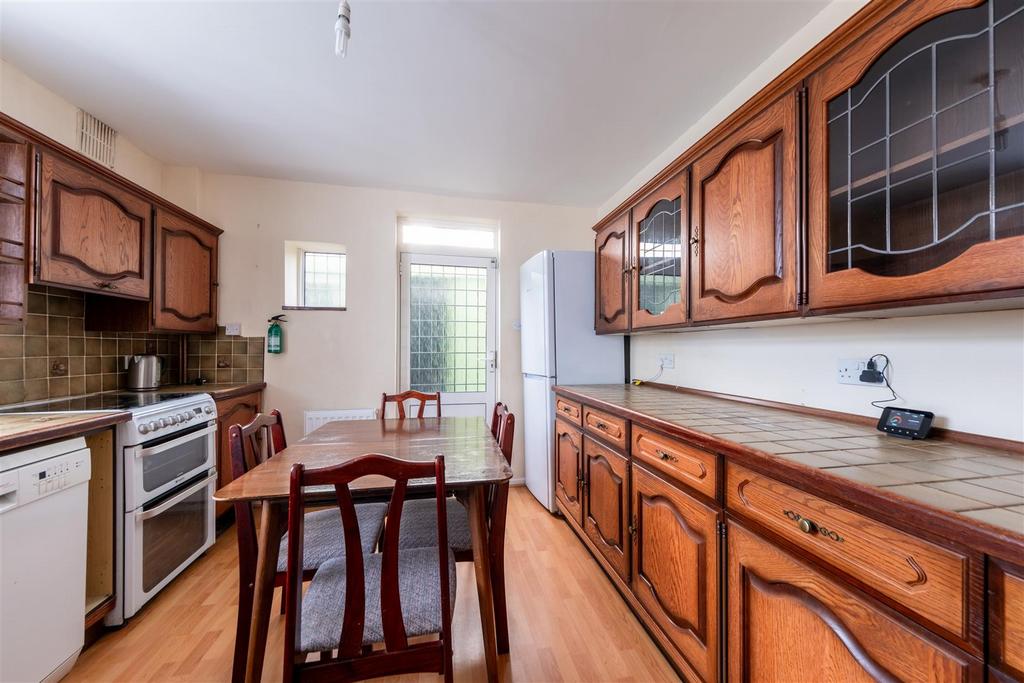 3 Chestnut Close-001.jpg