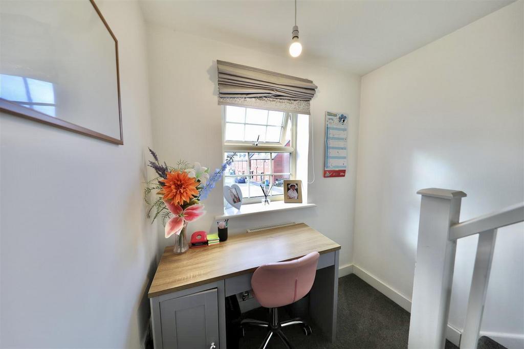 Landing/office area