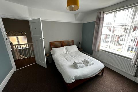 4 bedroom semi-detached house to rent, Lees Hall Crescent, Manchester M14