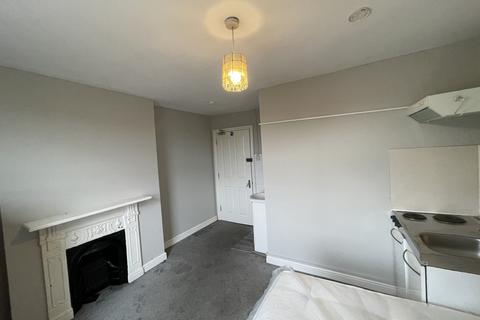 Serviced apartment to rent, Cotford Road, Thornton Heath CR7
