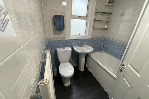 Serviced apartment to rent, Cotford Road, Thornton Heath CR7