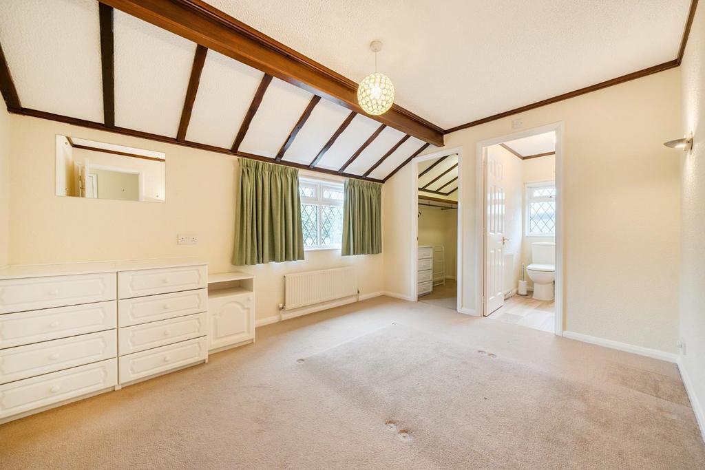 MASTER BEDROOM.jpg