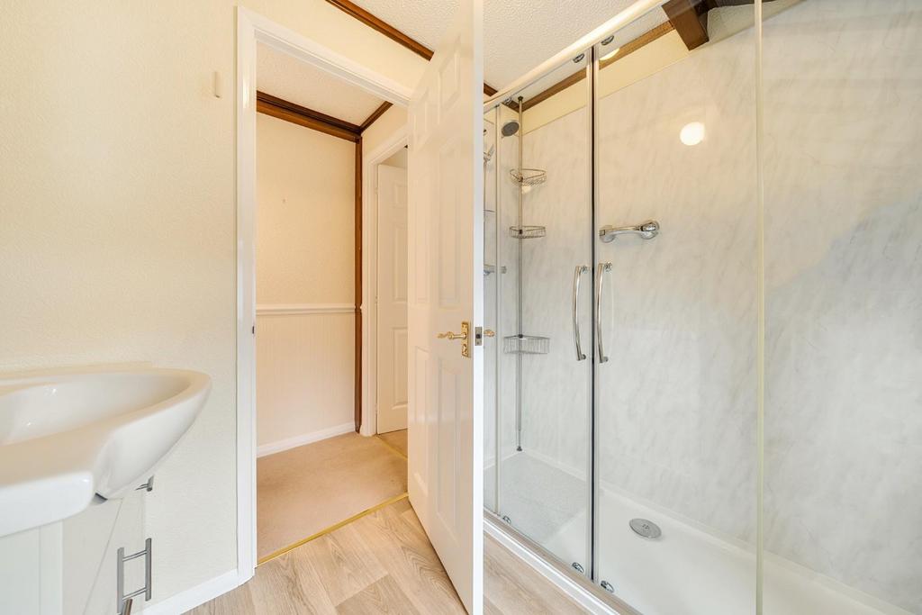 SHOWER ROOM.jpg