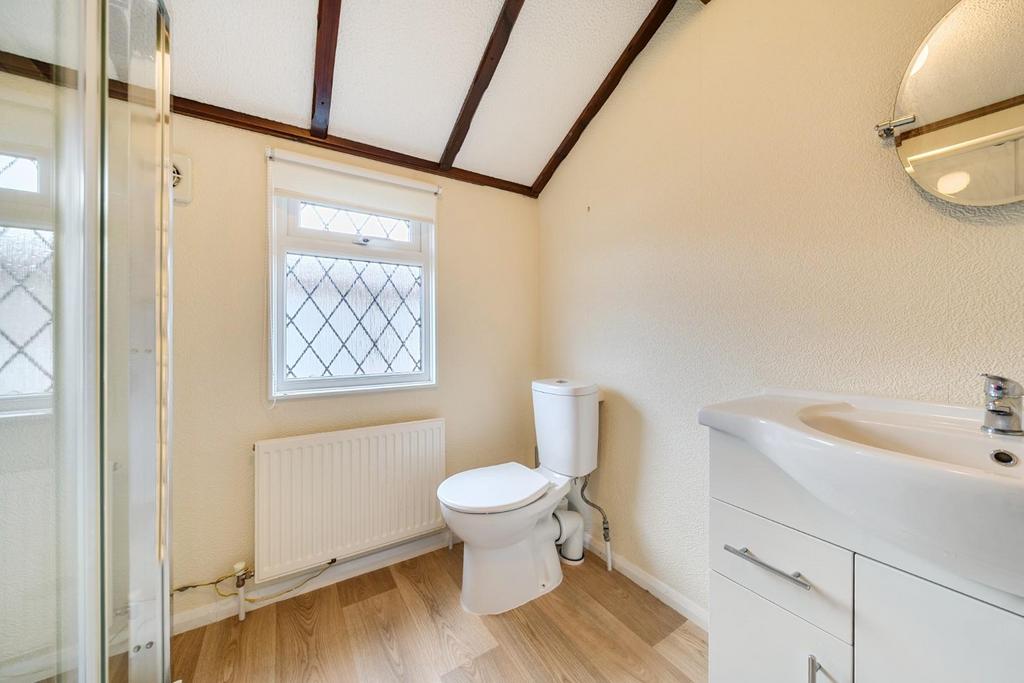 2nd view SHOWER ROOM.jpg