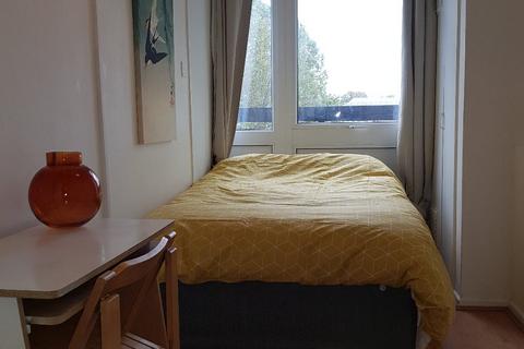 3 bedroom flat to rent, John Kennedy House, Rotherhithe Old Road, London, SE16