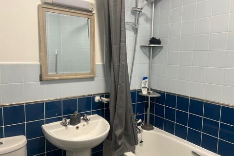 1 bedroom in a flat share to rent, Elswick Street, London SW6