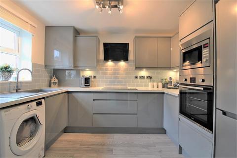 3 bedroom terraced house to rent, Finn Farm Road, Bridgefield, Ashford Kent